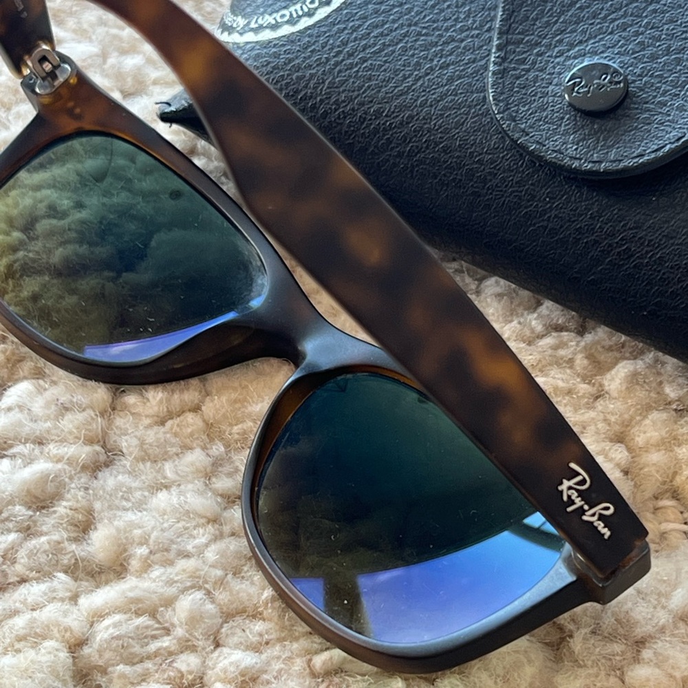 RayBan New Wayfarer Matt Havana frame Blue/ Green polarized lens 52 mm UNISEX